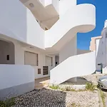 Hostwise - Seaside Charm Flat W/ Balcony