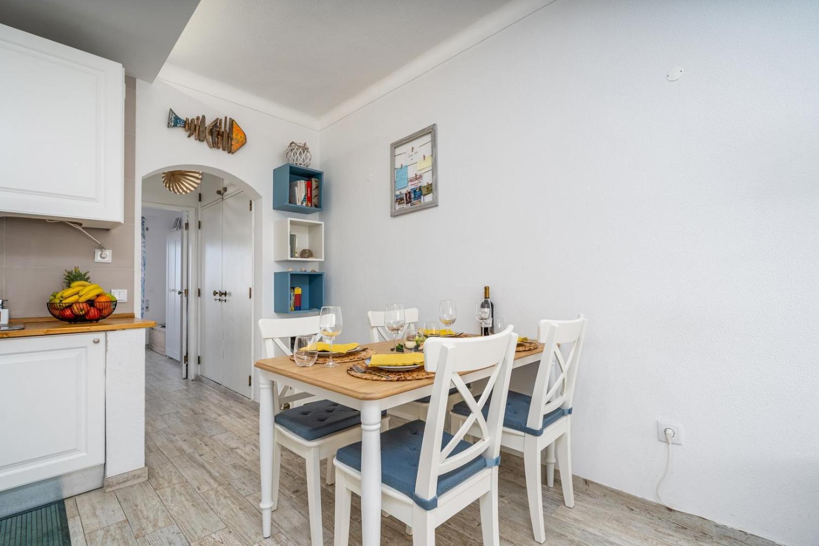 Hostwise - Seaside Charm Flat W/ Balcony Apartment