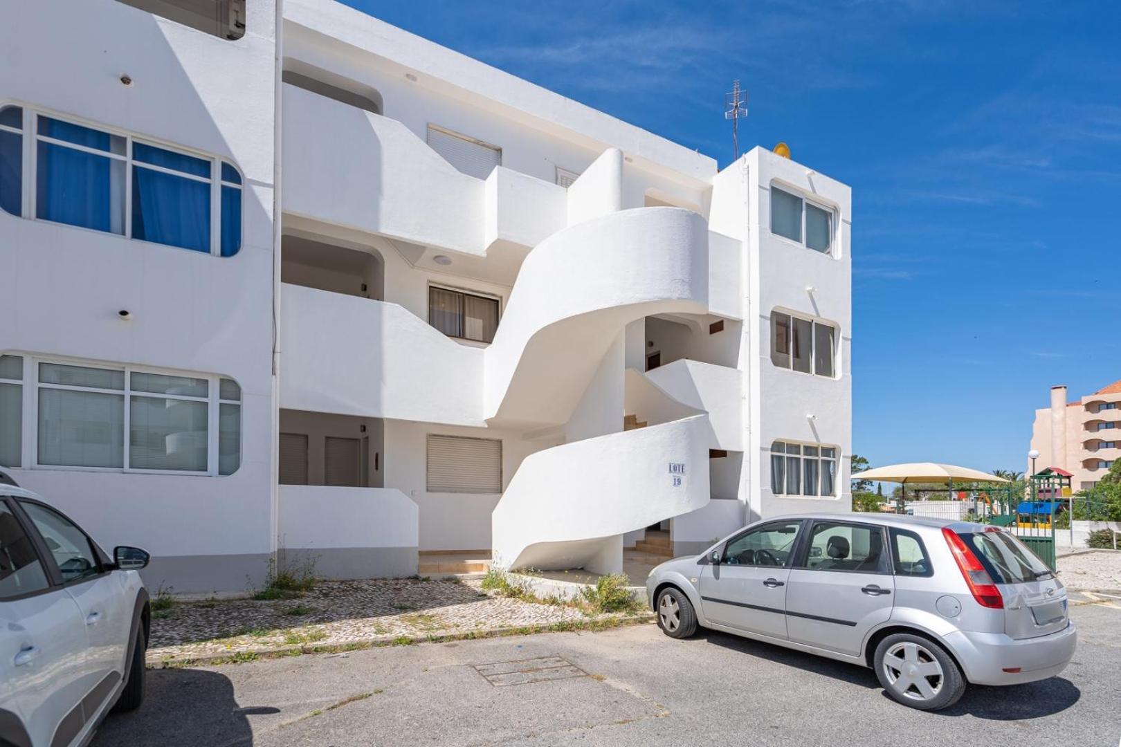 Hostwise - Seaside Charm Flat W/ Balcony