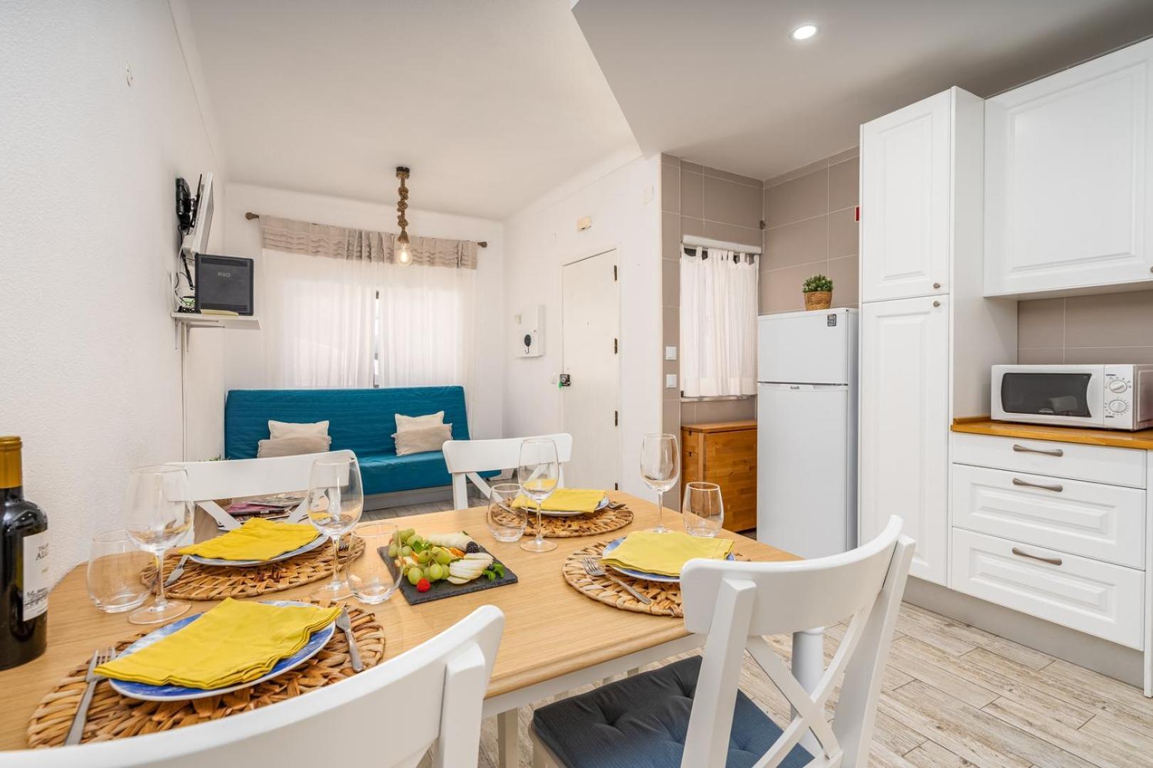 Apartment Hostwise - Seaside Charm Flat W/ Balcony *