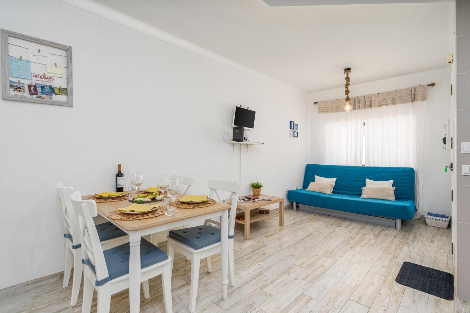 Apartment Hostwise - Seaside Charm Flat W/ Balcony